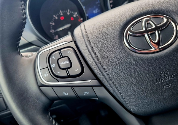 Toyota Avensis cena 59900 przebieg: 161000, rok produkcji 2016 z Wleń małe 232